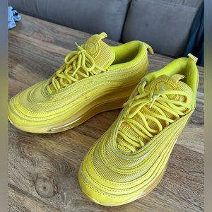 Lightly worn nike air max